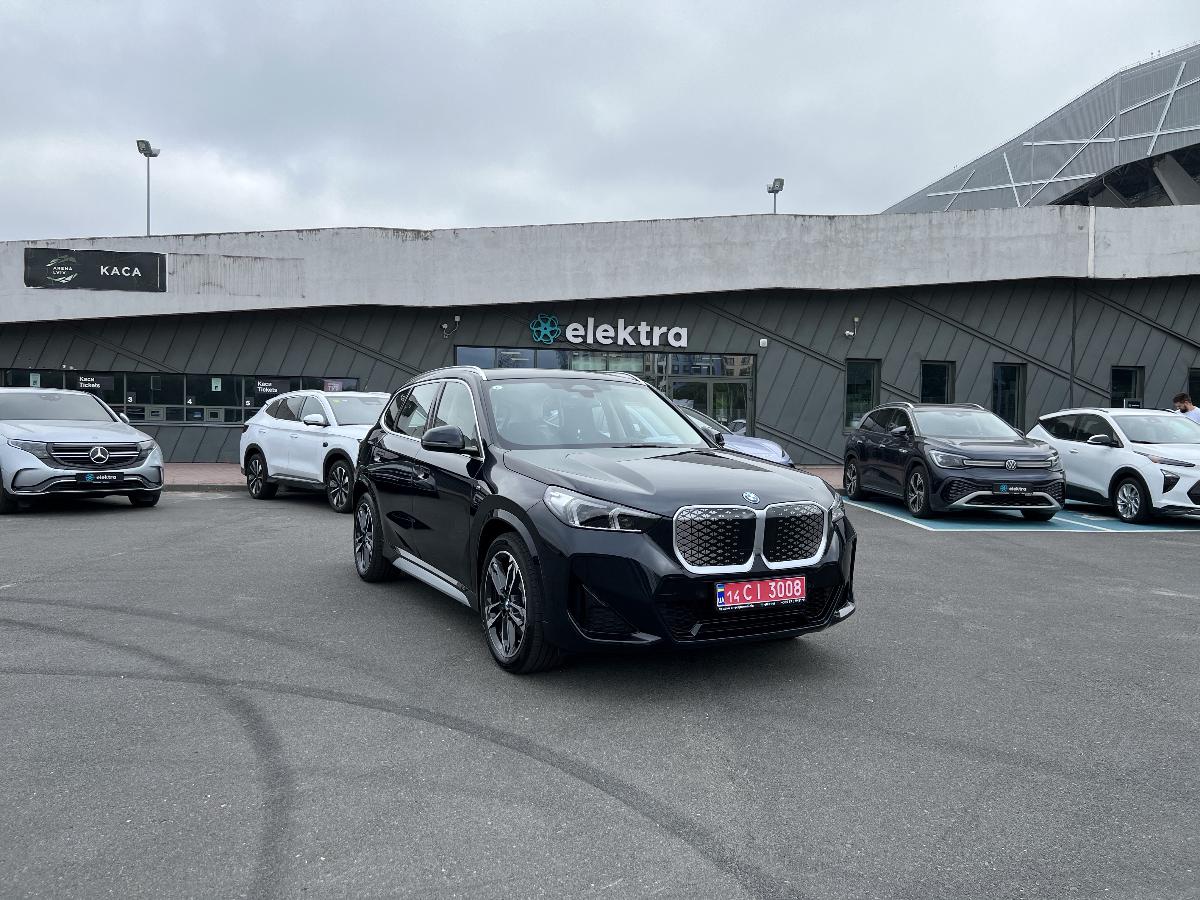BMW iX1