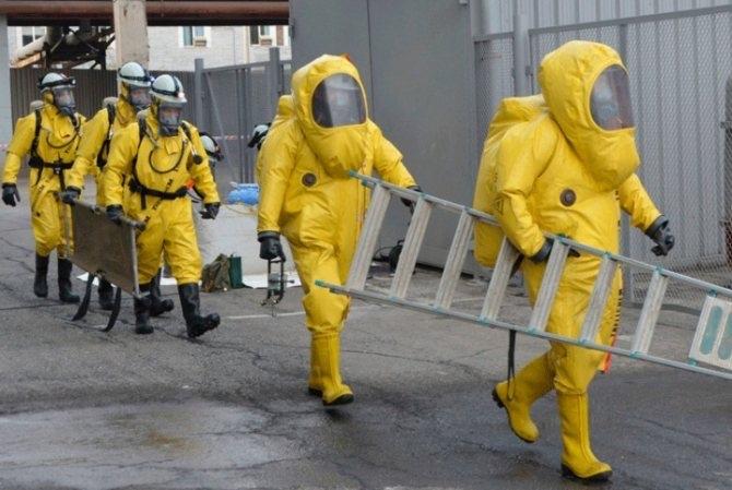 Радіозахисний костюм зі свинцевими накладками на основні органи